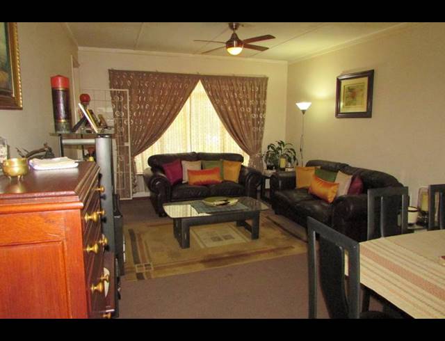 1 BEDROOM APARTMENT FOR SALE IN WHITE RIVER CENTRAL
